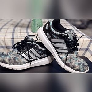 Women's Adidas Cloud 5 Athletic Shoes. Size 8.5 color is Black Mint.